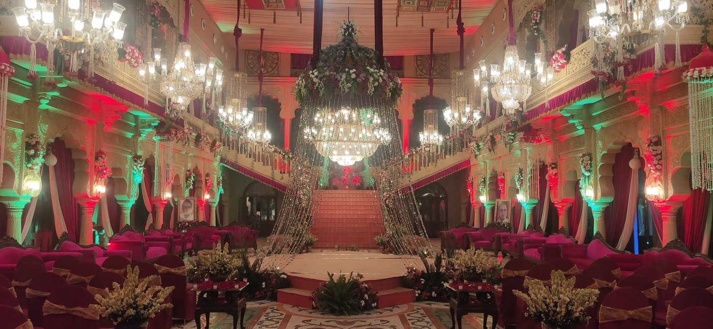 Grand hall event decor
