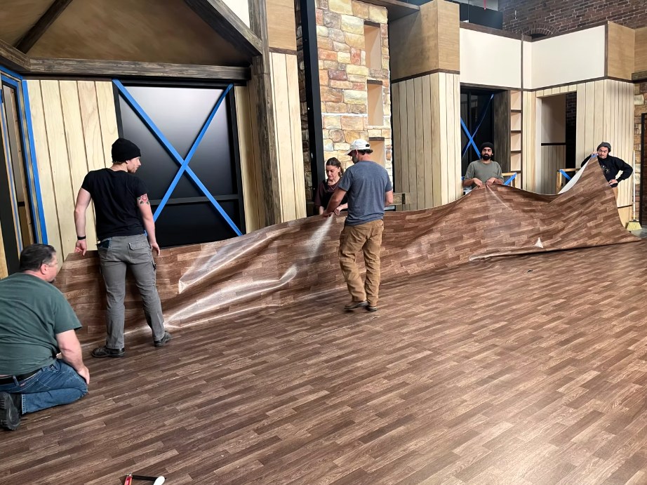 Set flooring installation
